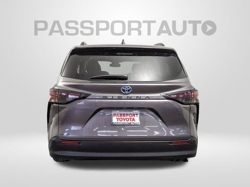 Used 2024 Toyota Sienna XLE image 6