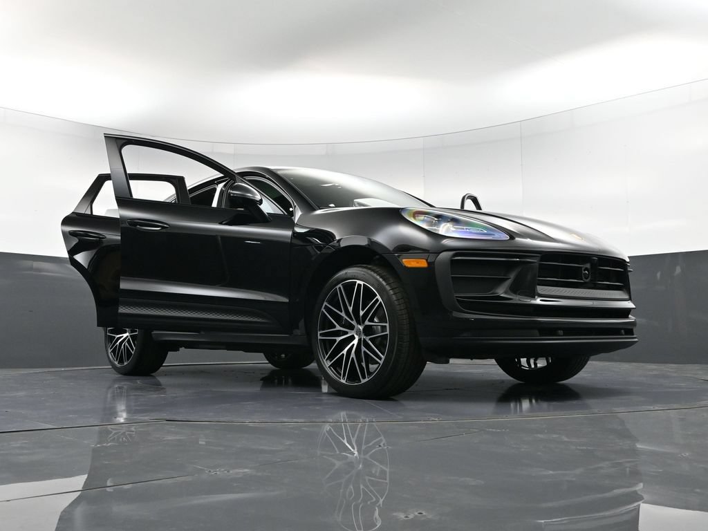 Certified 2026 Porsche Macan AWD/4WD image 38