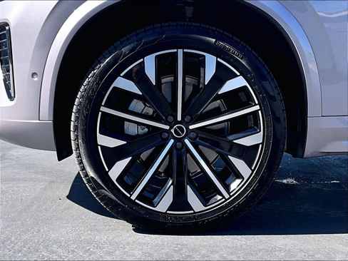Used 2026 Volvo XC90 B6 Plus w/ Protection Package Premier AWD/4WD image 12