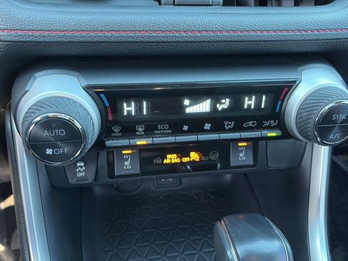 Used 2024 Toyota RAV4 SE image 15