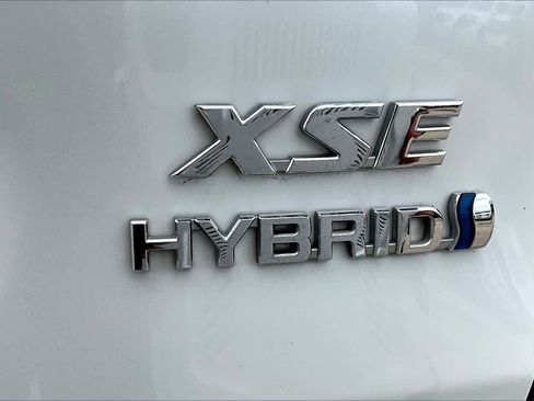 Used 2023 Toyota RAV4 XSE AWD/4WD image 10