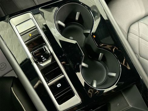 Used 2024 Volkswagen Atlas Cross Sport SEL Premium R-Line image 23