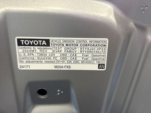 Used 2024 Toyota Prius LE FWD image 25