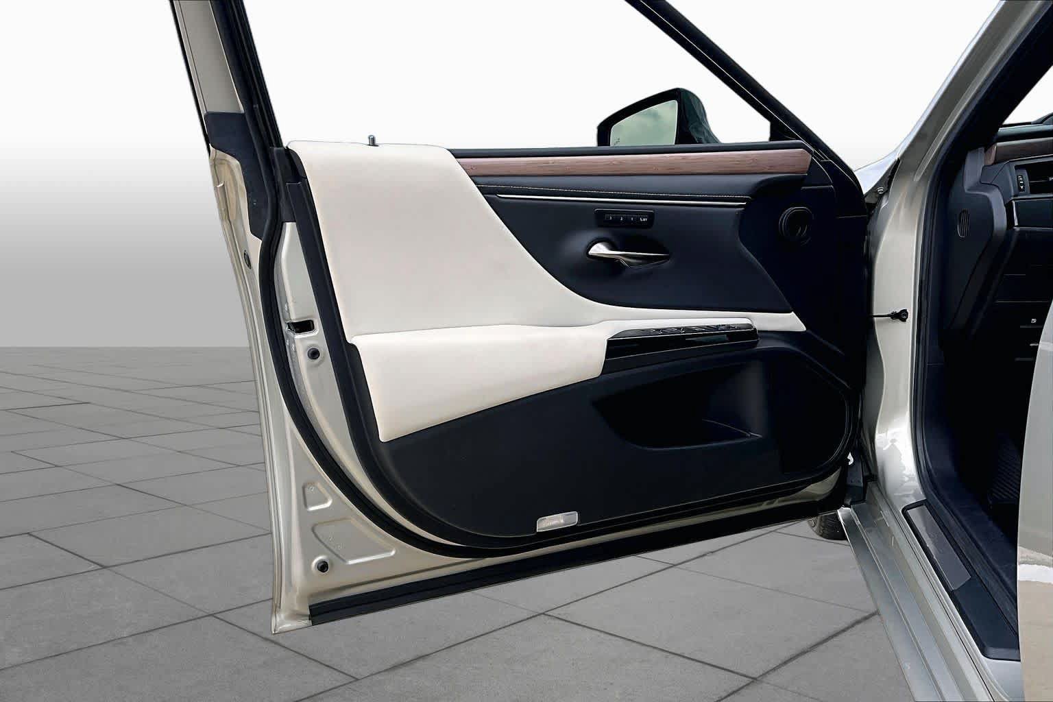Used 2025 Lexus ES 350 w/ Premium Package FWD image 22