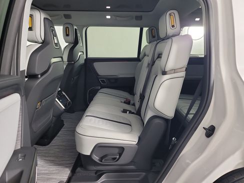 Used 2024 Rivian R1S Adventure AWD/4WD image 21