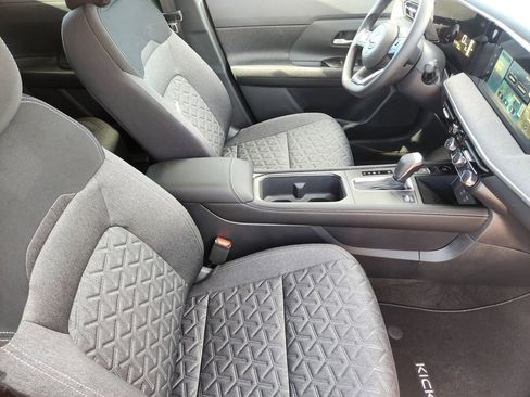 New 2025 Nissan Kicks SV w/ SV Premium Package image 11
