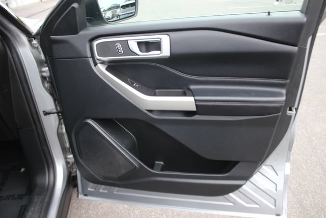 Used 2021 Ford Explorer XLT w/ Equipment Group 202A AWD/4WD image 35