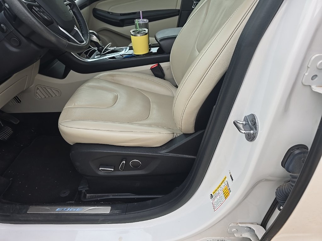 Used 2018 Ford Edge Titanium w/ Equipment Group 302A FWD image 9