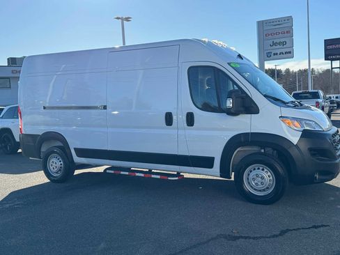 Used 2025 RAM ProMaster 2500 w/ Convenience Group image 8