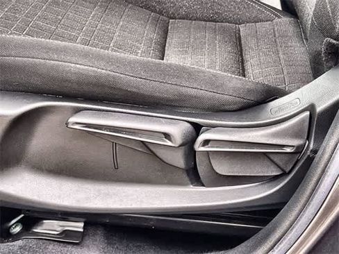 Certified 2024 Honda HR-V LX image 31