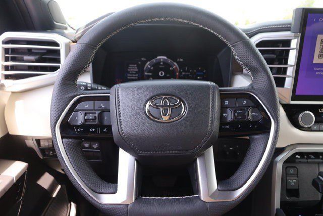 Used 2025 Toyota Sequoia Capstone AWD/4WD image 27