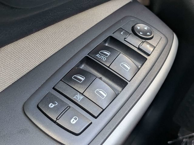 Used 2018 Jeep Cherokee Latitude FWD image 23