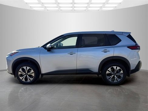 Used 2023 Nissan Rogue SV image 4