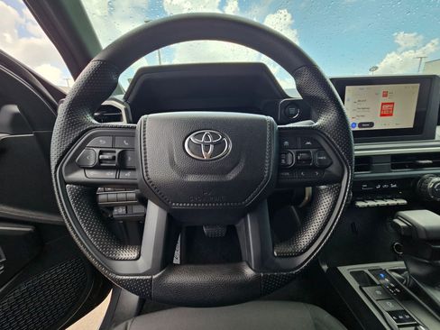 Used 2025 Toyota Tacoma SR AWD/4WD image 18