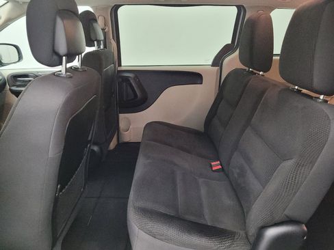 Used 2018 Dodge Grand Caravan SE FWD image 18
