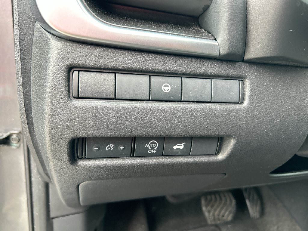 Used 2024 Nissan Rogue SV FWD image 14