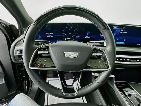 Used 2024 Cadillac Lyriq Luxury AWD/4WD image 11