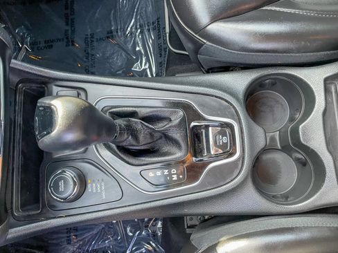 Used 2019 Jeep Cherokee Latitude Plus AWD/4WD image 21