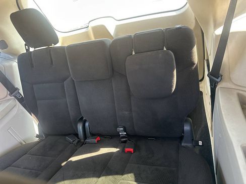 Used 2016 Dodge Grand Caravan SXT w/ UConnect Hands-Free Group FWD image 16