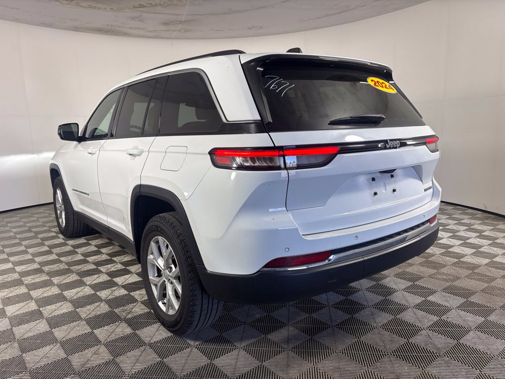 Used 2024 Jeep Grand Cherokee Limited RWD image 5
