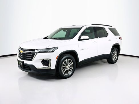 Used 2023 Chevrolet Traverse LT image 3