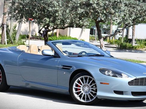 Used 2005 Aston Martin DB9 Volante image 2