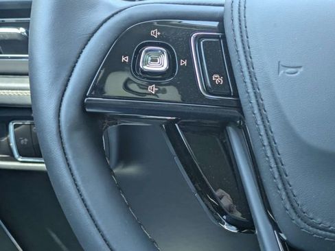 New 2026 Lincoln Aviator AWD image 25