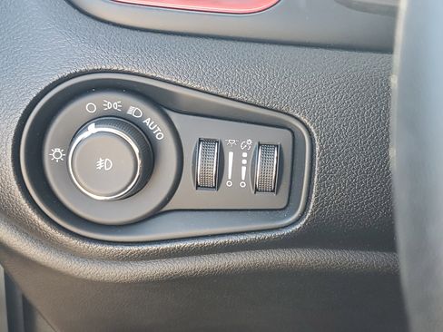 Used 2020 Jeep Renegade Trailhawk image 30