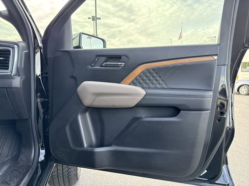 Used 2024 GMC Canyon Denali w/ LPO, Denali Black Edition image 35