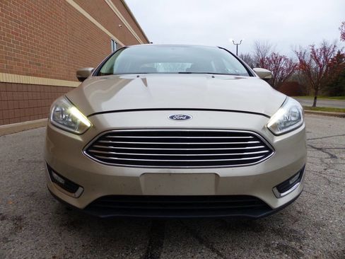 Used 2017 Ford Focus Titanium image 12