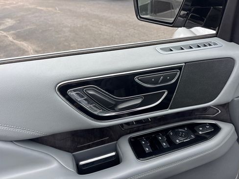 Certified 2019 Lincoln Navigator Select w/ Technology Package image 12