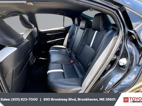 Used 2025 Toyota Camry SE w/ Convenience Package FWD image 19