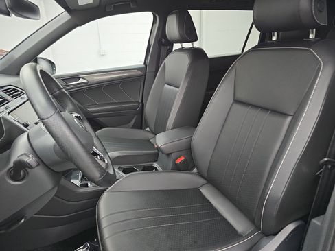 Used 2024 Volkswagen Tiguan SE R-Line image 15