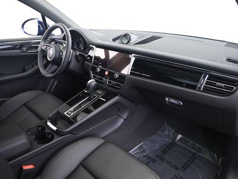Used 2026 Porsche Macan AWD/4WD image 22