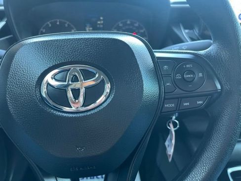 Used 2025 Toyota Corolla LE FWD image 28