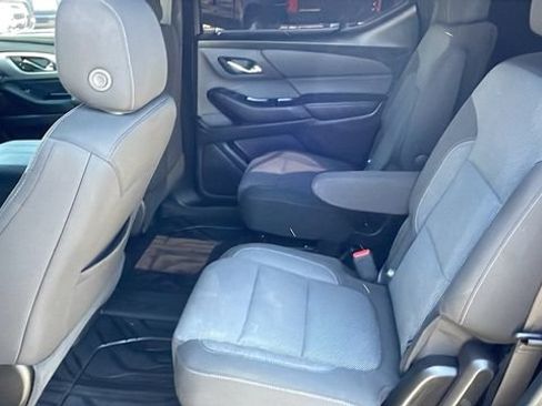 Used 2022 Chevrolet Traverse LT FWD image 12