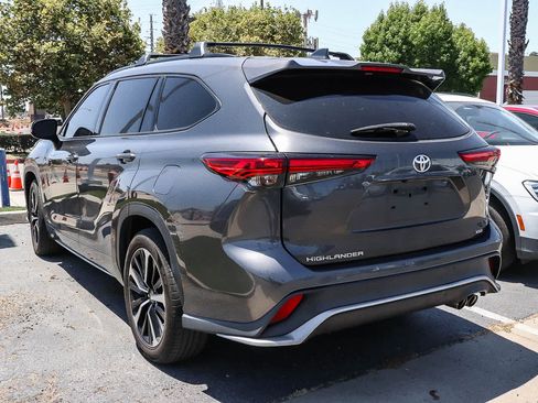 Used 2021 Toyota Highlander XSE FWD image 6