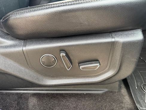Used 2018 Ford Expedition XLT w/ Equipment Group 202A RWD image 25