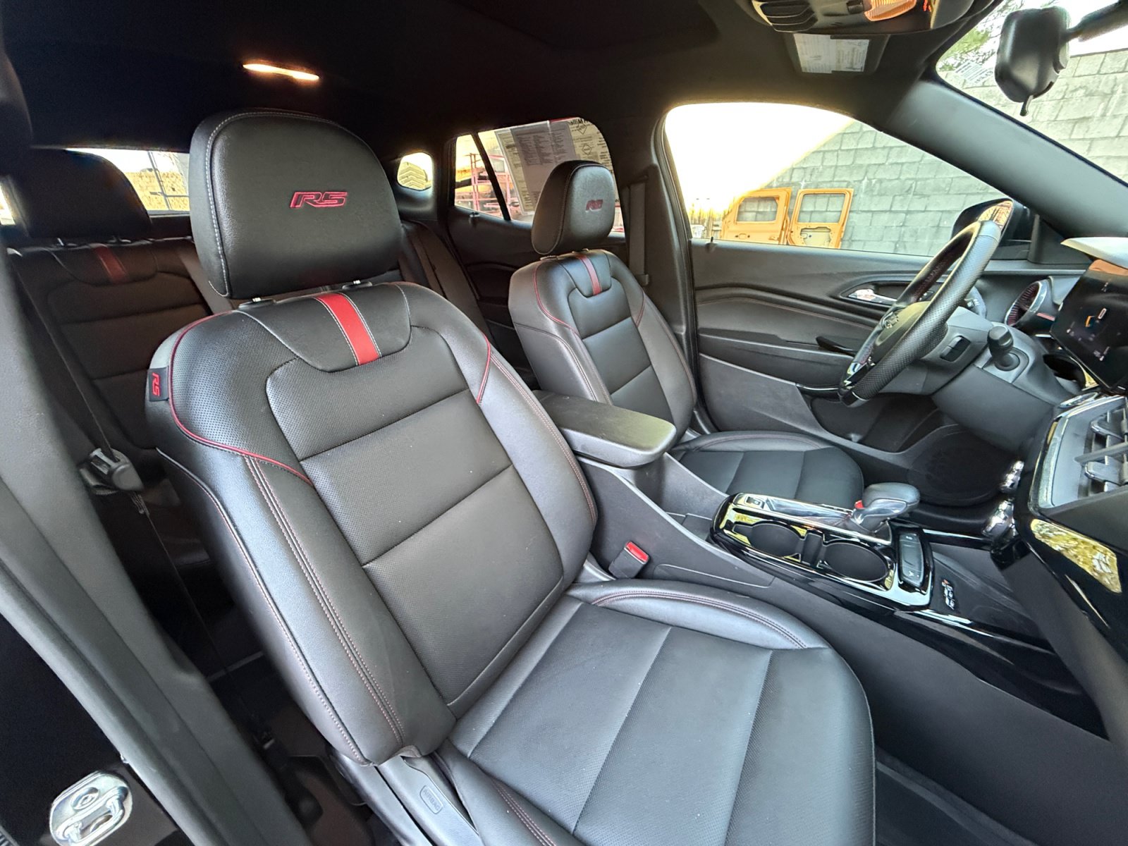 Used 2025 Chevrolet Trax RS w/ Sunroof Package FWD image 20