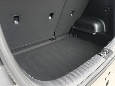 Used 2025 Kia Soul LX w/ LX Technology Package FWD image 9