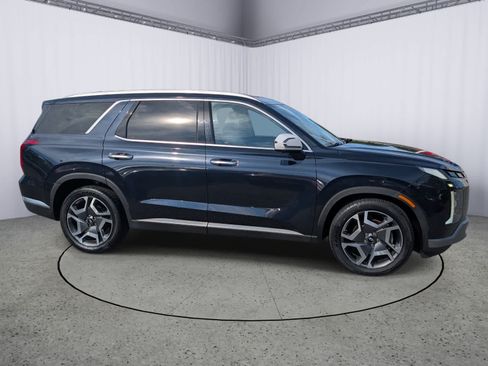 Used 2023 Hyundai Palisade Limited w/ Cargo Package AWD/4WD image 2