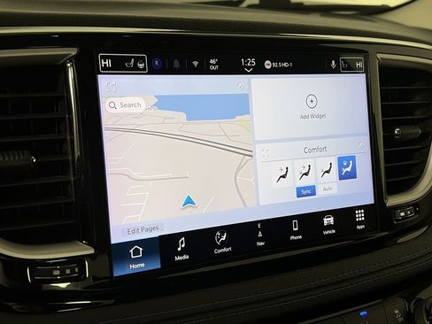 Used 2021 Chrysler Pacifica Touring-L image 18