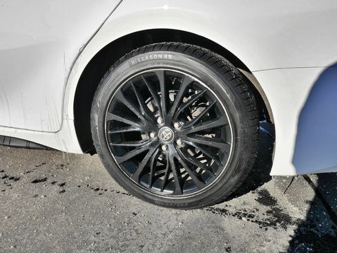 Used 2020 Toyota Camry SE image 9