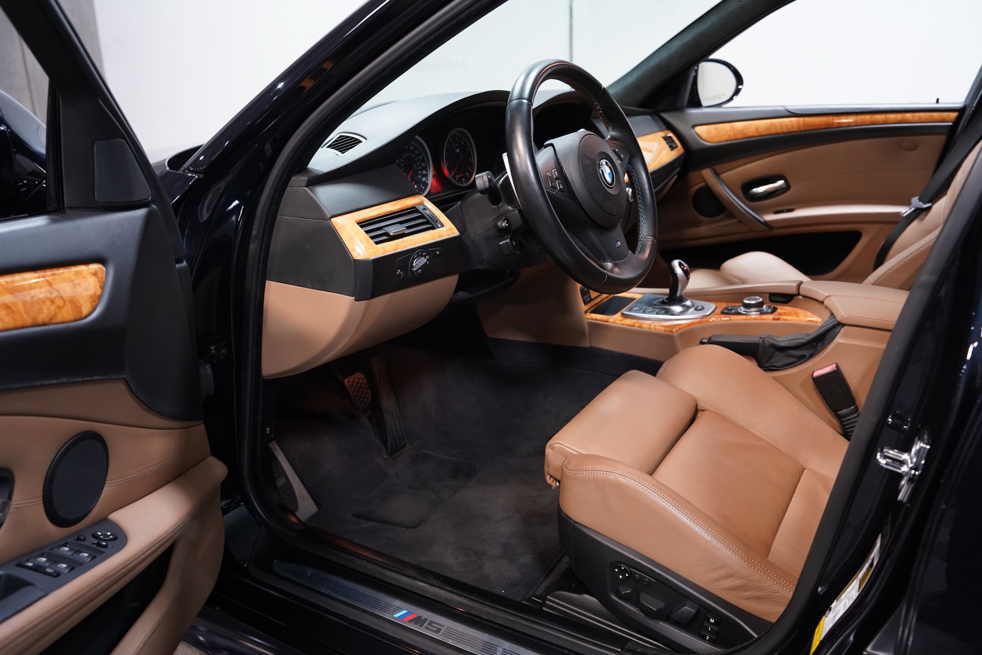 Used 2010 BMW M5 RWD image 4