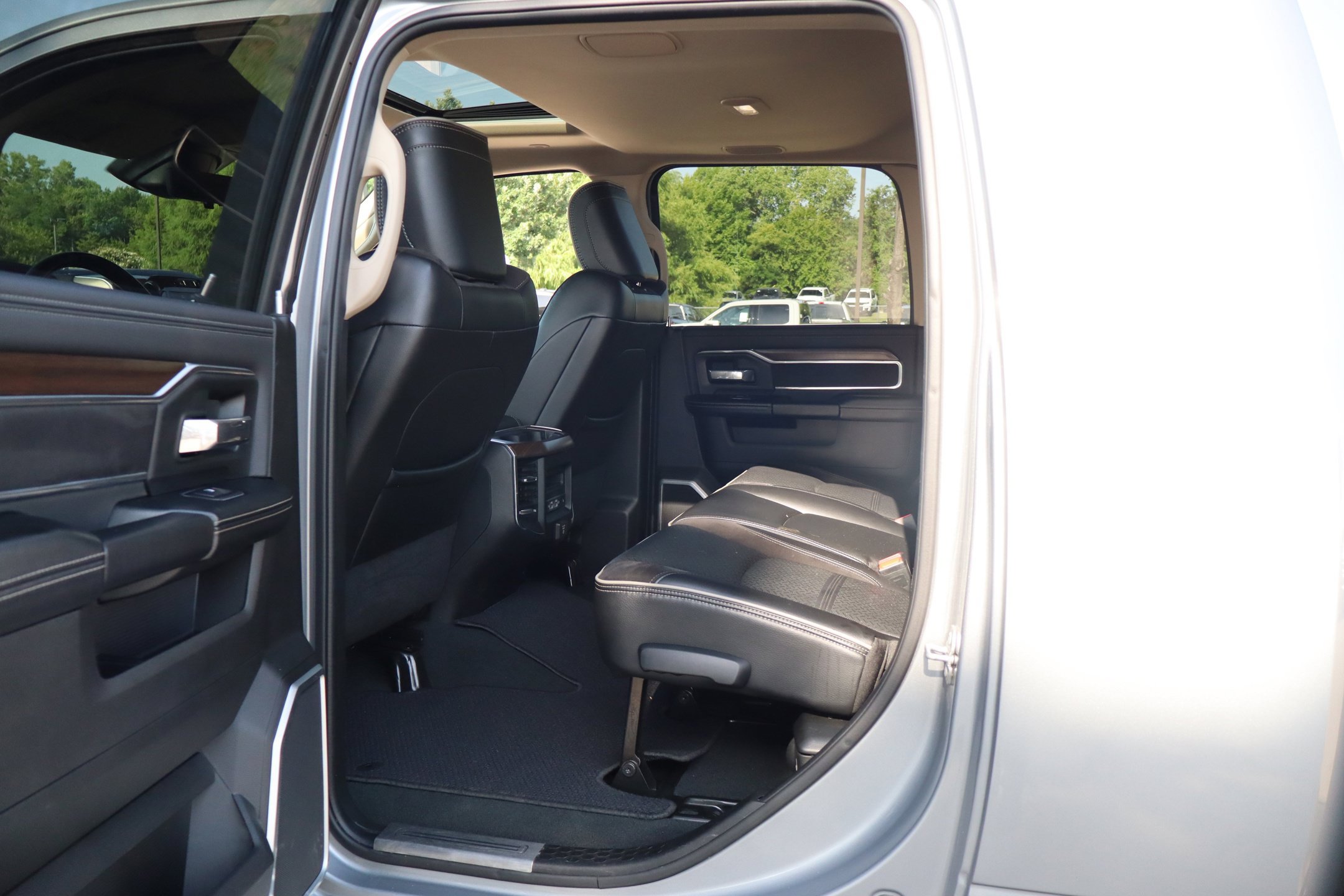 Used 2022 RAM 3500 Laramie AWD/4WD image 30