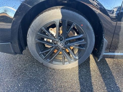 Used 2025 Toyota Camry SE image 5