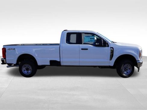 New 2026 Ford F250 XL w/ XL Chrome Package image 2