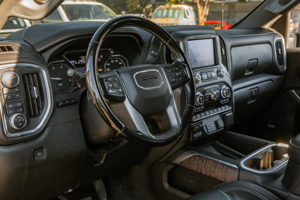Used 2023 GMC Sierra 2500 Denali w/ Denali Black Diamond Edition AWD/4WD image 10