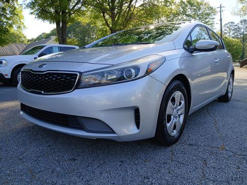 Used 2017 Kia Forte LX image 2