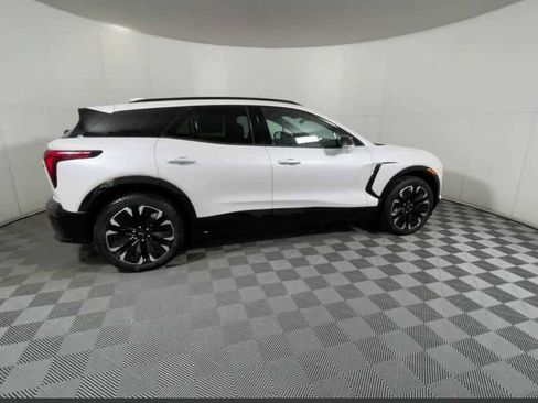 New 2025 Chevrolet Blazer EV RS image 19